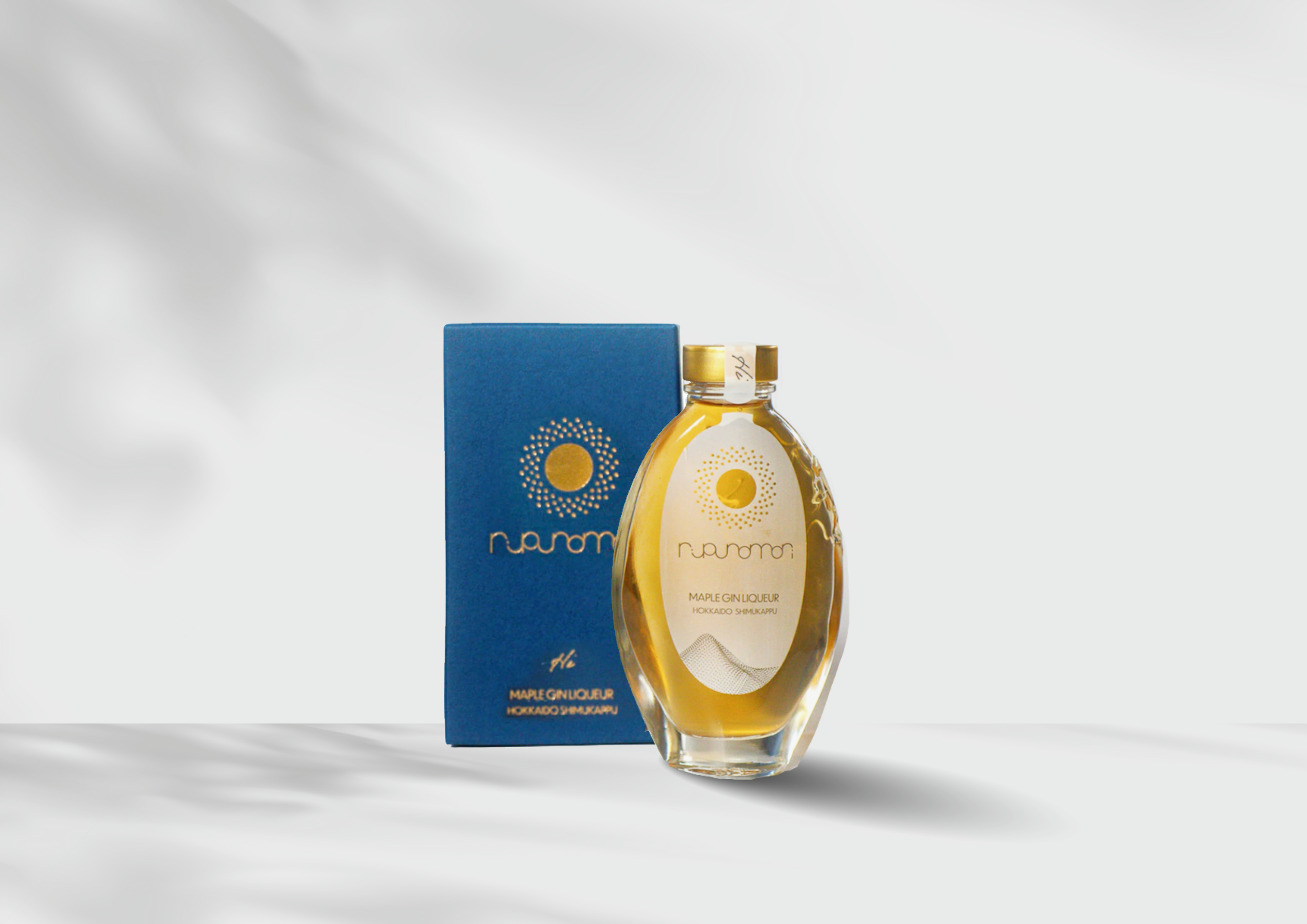 メープル香る北海道クラフトリキュール ルプノモリ「 HI」のボトルと専用ギフト箱
