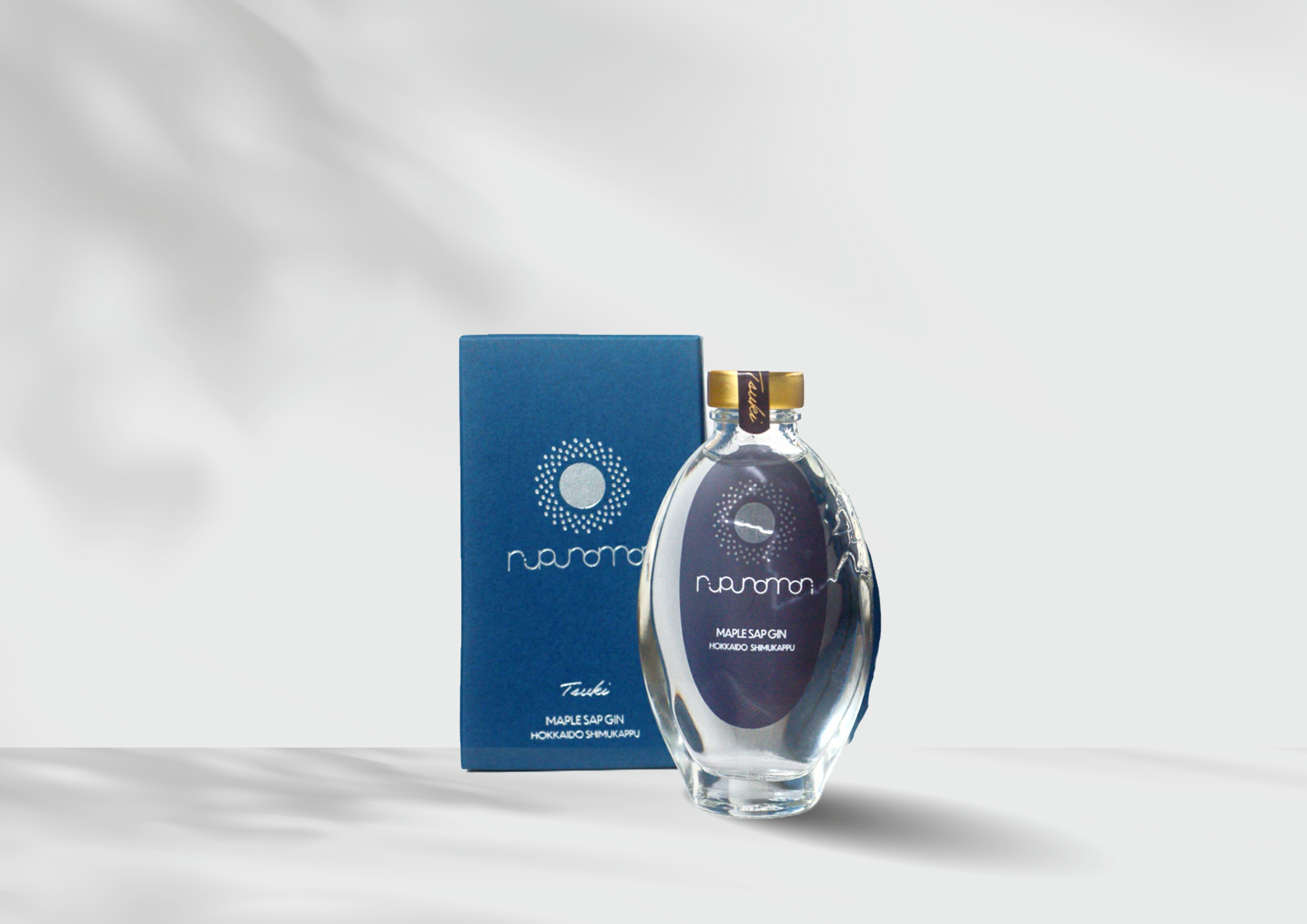 北海道クラフトジン ルプノモリ 「TSUKI」のボトルと専用ギフト箱
